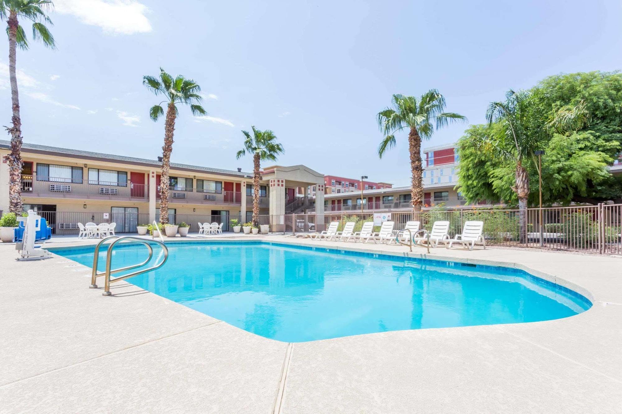 Hotel Super 8 By Wyndham Tempe/Asu/Airport Extérieur photo
