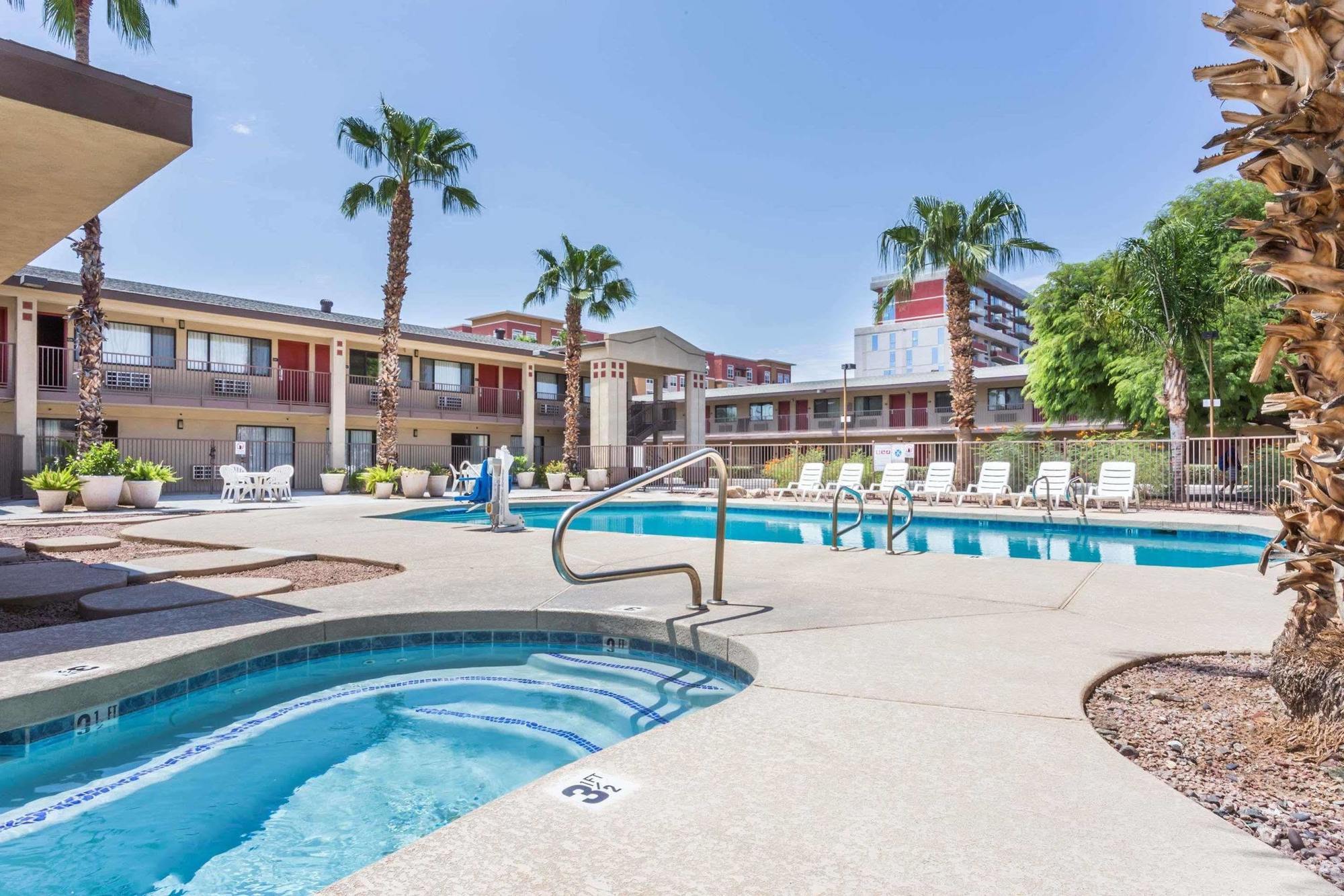 Hotel Super 8 By Wyndham Tempe/Asu/Airport Extérieur photo